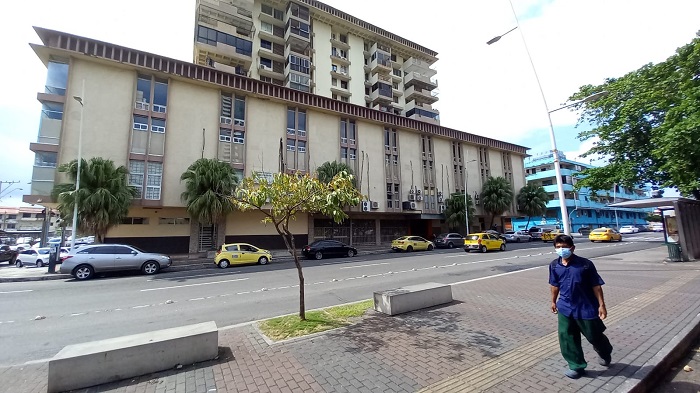 Desde 2018, el edificio Poly es la sede provisional de esta escuela. Foto: Víctor Arosemena