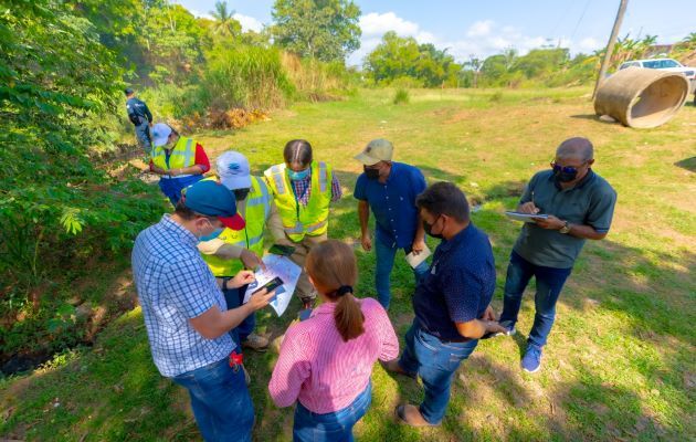 Representantes de las empresas interesadas hicieron un recorrido por el área donde pasará la obra. Foto: Grupo Epasa