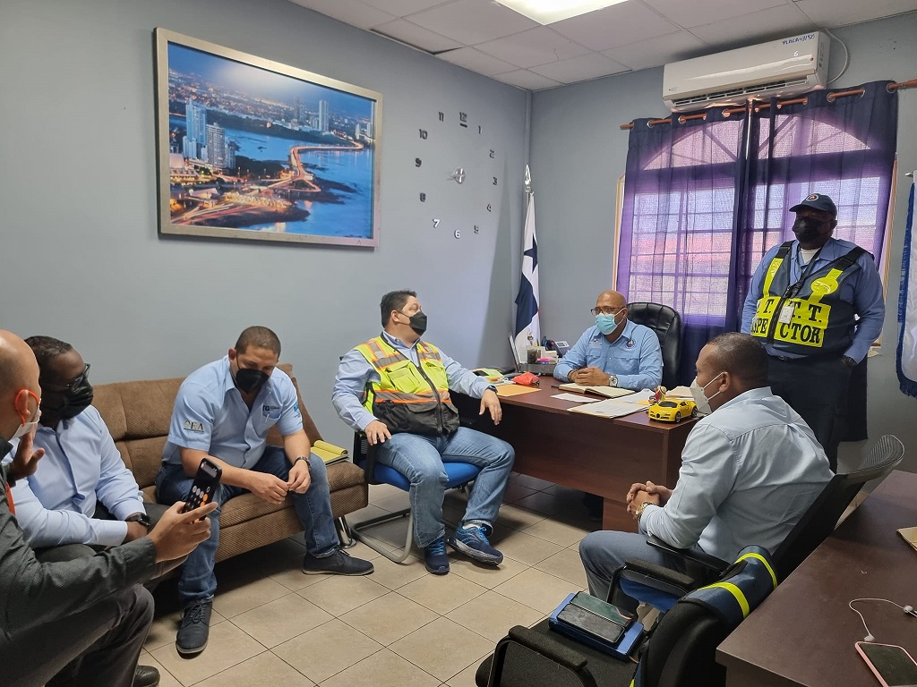 La ATTT se reunió con las empresas encargadas de los movimientos de carga en el puerto de Cristóbal. Foto: Diomedes Sánchez 