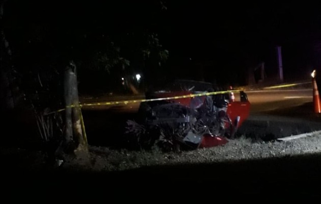 El levantamiento inició a las 4:40 de la madrugada de este domingo y culminó pasadas las 5:45 de la mañana, ordenando las autoridades el traslado del cadáver a la morgue judicial en David. Foto. Mayra Madrid