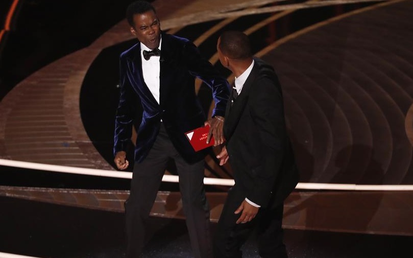 Will Smith abofetea al presentador de la gala Chris Rock. Foto: EFE