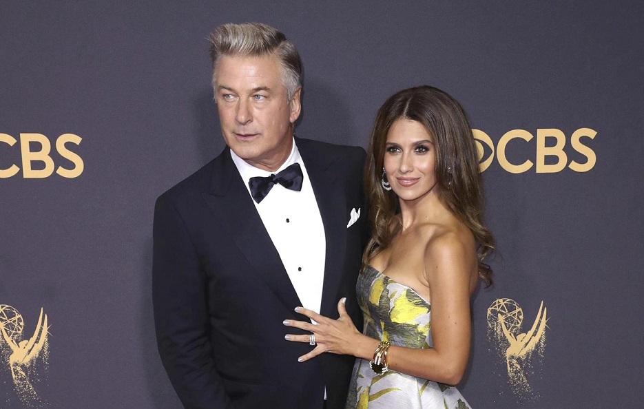 Alec Baldwin y su esposa Hilaria Baldwin. EFE