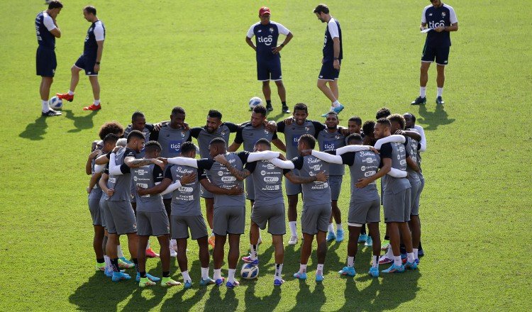 Jugadores de Panamá en los entrenamientos en el Rommel. Foto:EFE