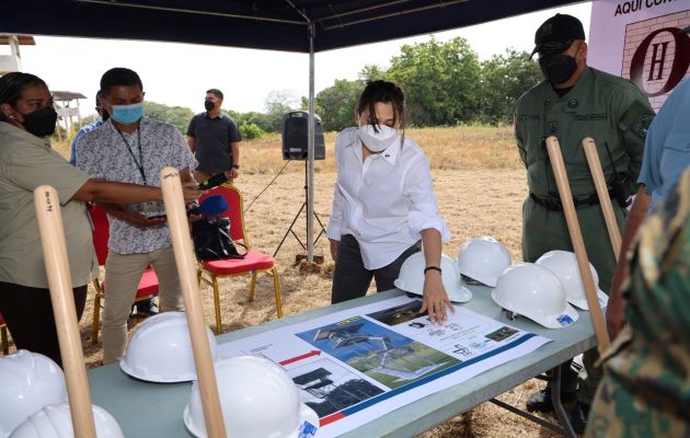 Las torres estarán equipadas con su propio baño, con lavamanos, inodoro, tanque biodigestor para la descarga sanitaria y mucha tecnología. Foto: Cortesía Mingob