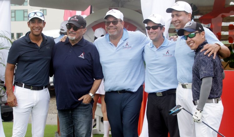 La Fundación de Omar Alfanno realizó con éxito su torneo de golf. Foto: Víctor Arosemena