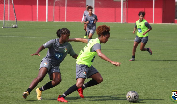 Entrenamientos de la selección femenina enla cancha del 'Cascarita' ´Tapia.. Foto:Fepafut