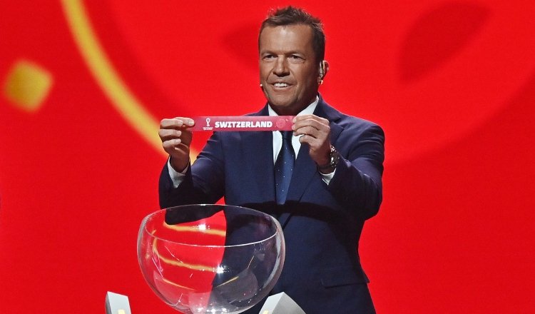 Lothar Matthäus en el sorteo del Mundial de Catar 2022. Foto:EFE