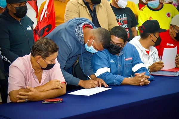 Fueron más de 12 horas de negociaciones para llegar a un acuerdo final. Foto: Cortesía Mitradel