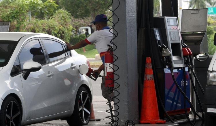 La gasolina de 95 octanos subirá $0.02, elevando a $1.21. Foto: Archivos