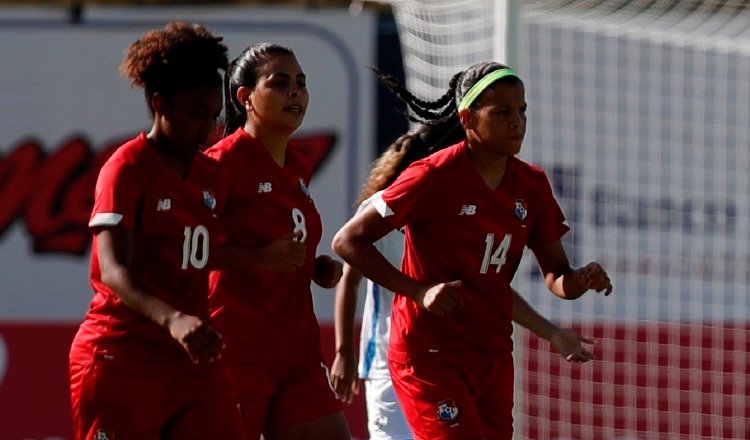 Marta Cox, Laurie Batista y Yerenis De León de la selección de Panamá. Foto:EFE