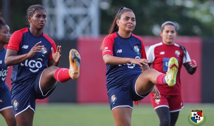 Laurie Batista (der.) en los entrenamientos. Foto: Fepafut