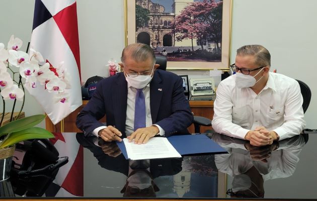 La resolución fue firmada por el ministro y viceministro de Desarrollo  Agropecuario. Foto: Cortesía Mida