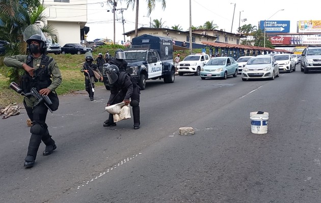 Las unidades de la Policía Nacional despejaron las calles. Foto. Eric Montenegro