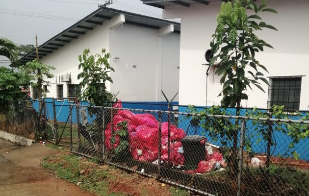 Según la administración del centro de salud Artemio Jaén de Nuevo Arraiján, el servicio de recolección de este tipo de desechos es contratado por la Dirección Regional de Salud en la provincia de Panamá Oeste. Foto. Eric Montenegro