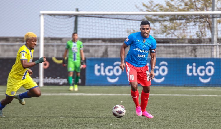 Ricardo 'Halconcito' Buitrago anotó tres goles contra Universitario. Foto: LPF