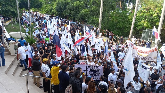 Miles de simpatizantes acudieron a la Corte Suprema a mostrar su apoyó a Ricardo Martinelli. Víctor Arosemena.