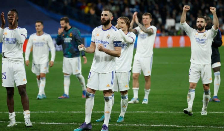 Jugadores del Real Madrid festejan su pase a las semifinales. Foto:EFE