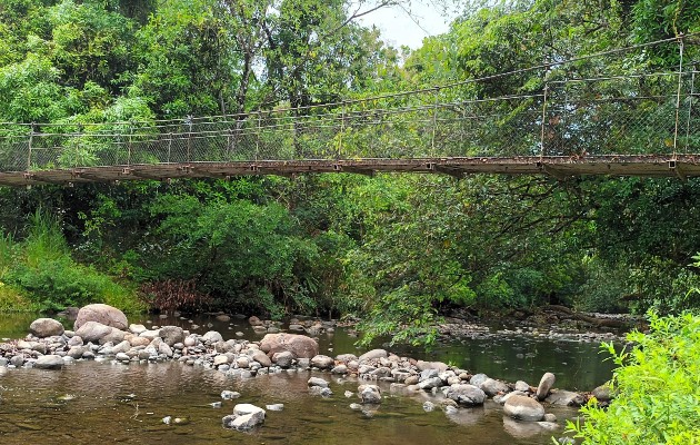 Los moradores exigen la construcción de un nuevo puente. Foto. Melquiades Vásquez