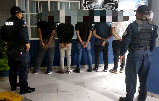 La Policía Nacional los capturó cuando intentaban llevarse un cajero automático. Foto: Policía Nacional