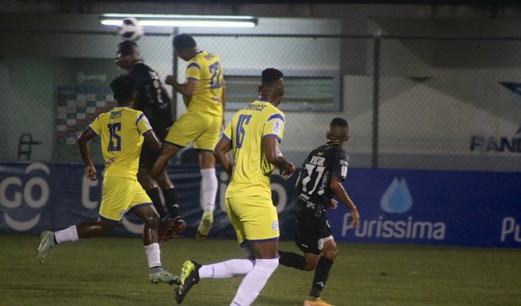 Los futbolistas no jugarían la fecha 12 del torneo doméstico por falta de acuerdos laborales. Foto:Ilustrativa/LPF