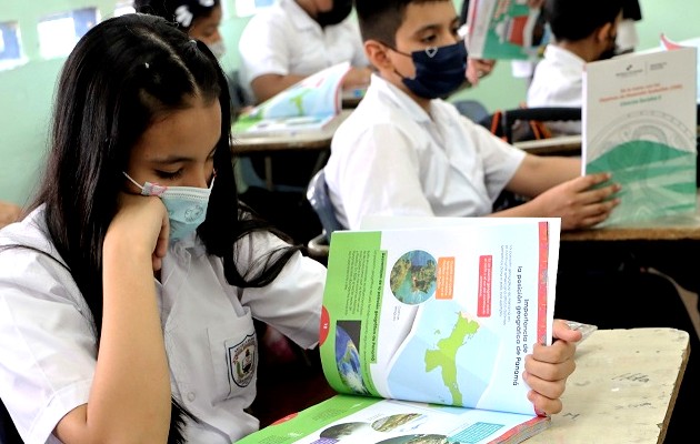 El Meduca inició el proceso de entrega del material didáctico a estudiantes de primaria y premedia, incluyen los cuadernos de trabajo. Foto: Cortesía