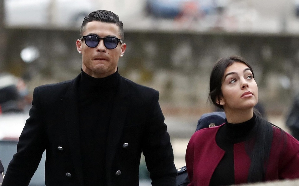 Cristiano Ronaldo junto a su pareja Georgina Rodríguez. Archivo/EFE/Javier Lizón