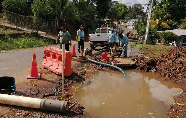 En Arraiján existen unos 50 mil habitantes que no reciben agua potable en sus casas. Foto: Eric A. Montenegro