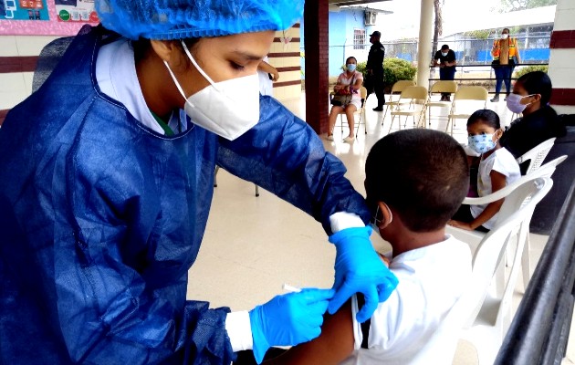 Minsa avanza con la Operación Vacunación Escolar que incluye dosis de covid-19. Foto: Cortesía Minsa