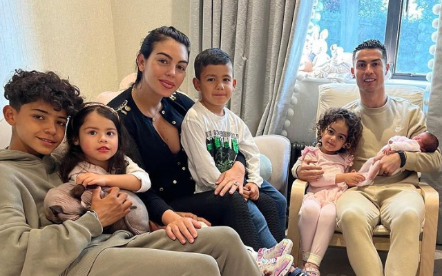 Georgina Rodríguez, Cristiano Ronaldo y sus hijos. Foto: Instagram / @cristiano