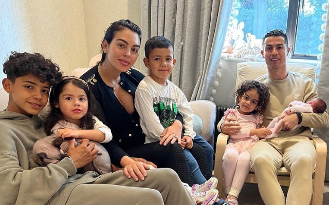 Georgina Rodríguez, Cristiano Ronaldo y sus hijos. Foto: Instagram / @cristiano