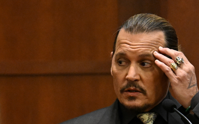 Johnny Depp subió al estrado y contó su versión de los hechos. Foto: EFE / EPA /JIim Watsom / Pool