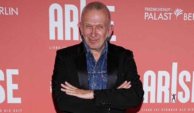 Jean-Paul Gaultier en una imagen de archivo fechada el 29 de septiembre de 2021, en Berlín.  Foto: EFE / EPA / CLEMENS BILAN