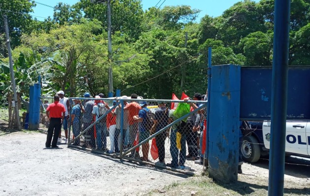 Luis Mitre, Secretario general de Sitraseo, precisó además que para la negociación, es fundamental que la empresa sea representada por personas con poder para decidir sobre los acuerdos salariales y laborales que permitan la suscripción de la convención colectiva. Foto. Diomedes Sánchez