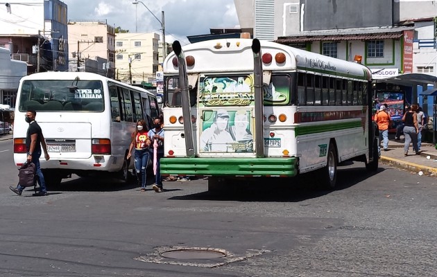 La posición del gremio transportista de esta provincia se mantiene en la solicitud de congelar los precios de los carburantes y la revisión y actualización de la tarifa del transporte. Foto. Eric Montenegro