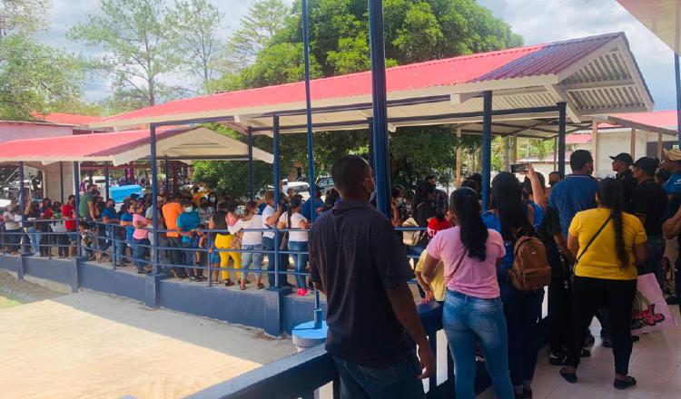 Una muestra de lo vivido en las elecciones de RM fue en La Pintada, donde más de 500 personas llenaron una escuela sin poder votar.  Foto: Cortesía