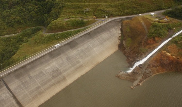 La central Fortuna, ubicada en Chiriquí, es la más grande del país con capacidad de 300 megawatts; opera desde 1984 y desde 2006 es manejada por Enel Green Power.  Foto: Archivo 