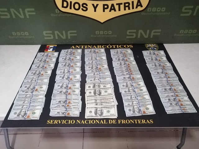 El dinero, 1 celular y 1 vehículo retenido fueron puestas a órdenes del Ministerio Público. Foto: Mayra Madrid 