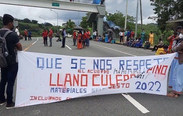 Indígenas protestaban para exigir construcción de carreteras. Foto: Mayra Madrid