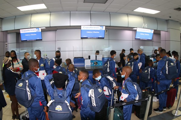 Futbolistas de Colón momentos antes de partir hacia Costa Rica. Foto: Cortesía