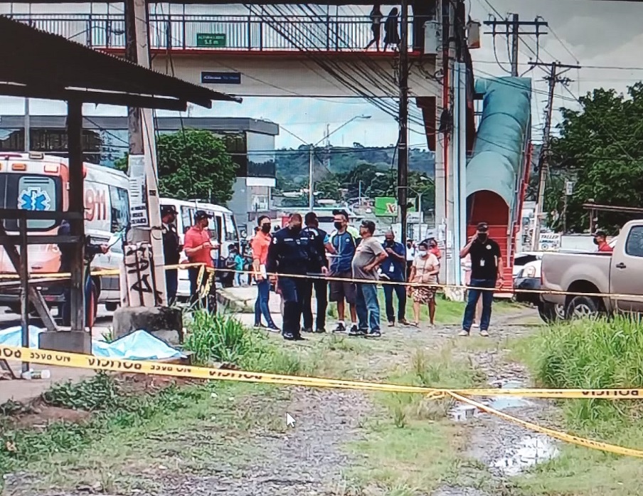 La Policía Nacional acordó el área del crimen. Foto: Eric A. Montenegro