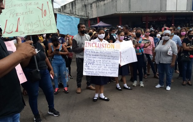 Los docentes de estos centros educativos coinciden en que han agotado las gestiones ante el Ministerio de Educación (Meduca) para lograr las reparaciones que demandan sus escuelas. Foto. Eric Montenegro