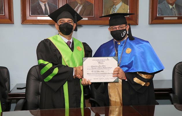 Luis Francisco Sucre expresó sentirse muy orgulloso de ser médico. Foto: Minsa