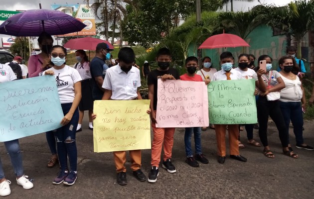 La dirigencia estudiantil y docentes de estas escuelas advirtieron que para la próxima semana podrían darse nuevas acciones de protesta exigiendo solución a sus demandas. Foto. Eric Montenegro