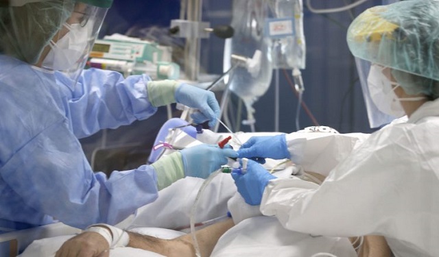 Unidad de críticos por covid en un hospital. Foto: EFE / Luis Tejido