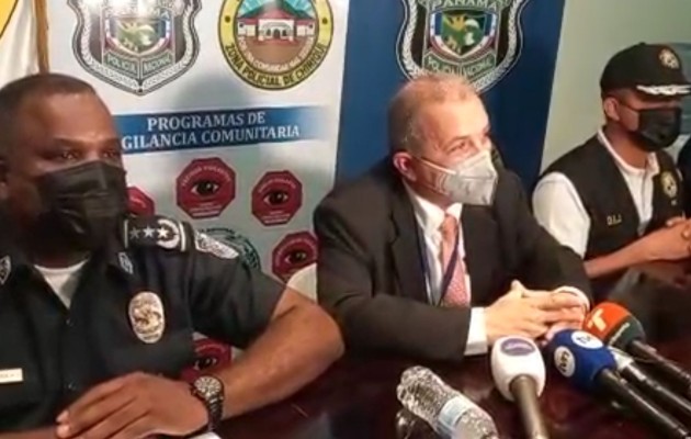 Por su parte, el comisionado Ulises Salamanca, jefe de la zona policial de Chiriquí, dijo se han ejecutado 1,881 diligencias de captura, de las cuales 188 mantienen carpetilla judicial. Foto. Mayra Madrid Por su parte, el comisionado Ulises Salamanca, jefe de la zona policial de Chiriquí, dijo se han ejecutado 1,881 diligencias de captura, de las cuales 188 mantienen carpetilla judicial. Foto. Mayra Madrid
