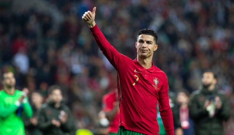 3-. Ronaldo figura de la selección de Portugal, se jugaría su último Mundial. 3-. Ronaldo figura de la selección de Portugal, se jugaría su último Mundial.