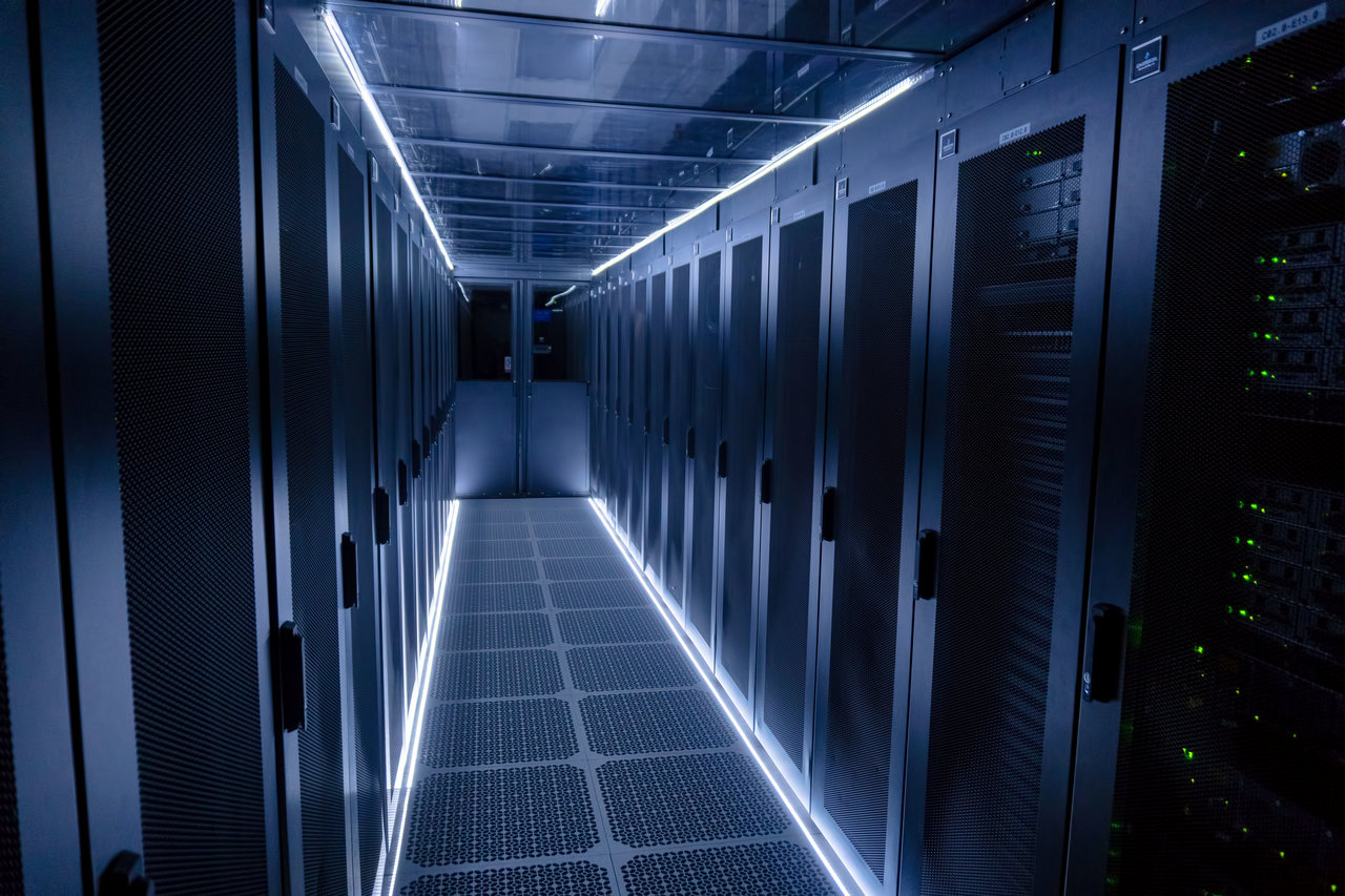 tigo_data_center_3_easy-resize.com__0.jpg