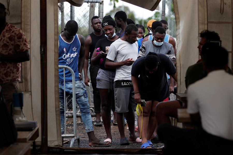 Cerca de 19,000 migrantes irregulares que viajan hacia Norteamérica han llegado a Panamá.