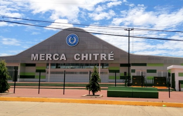 El próximo 6 de mayo es la fecha anunciada por las autoridades para la apertura del Merca Chitré, ubicado en un punto estratégico en la vía hacia Los Santos. Foto. Thays Domínguez