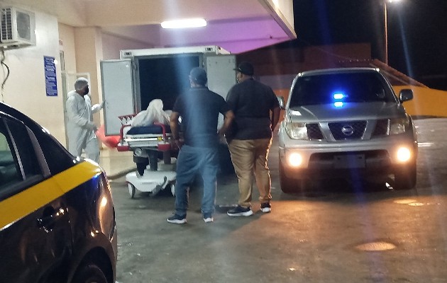 La víctima fue trasladada en un auto pick up al hospital regional Nicolás A. Solano. Foto: Eric A. Montenegro